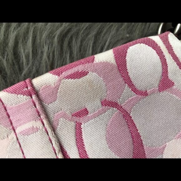 🛍2/$35 Pre-loved Coach Signature C Pink Wristlet - Picture 7 of 8